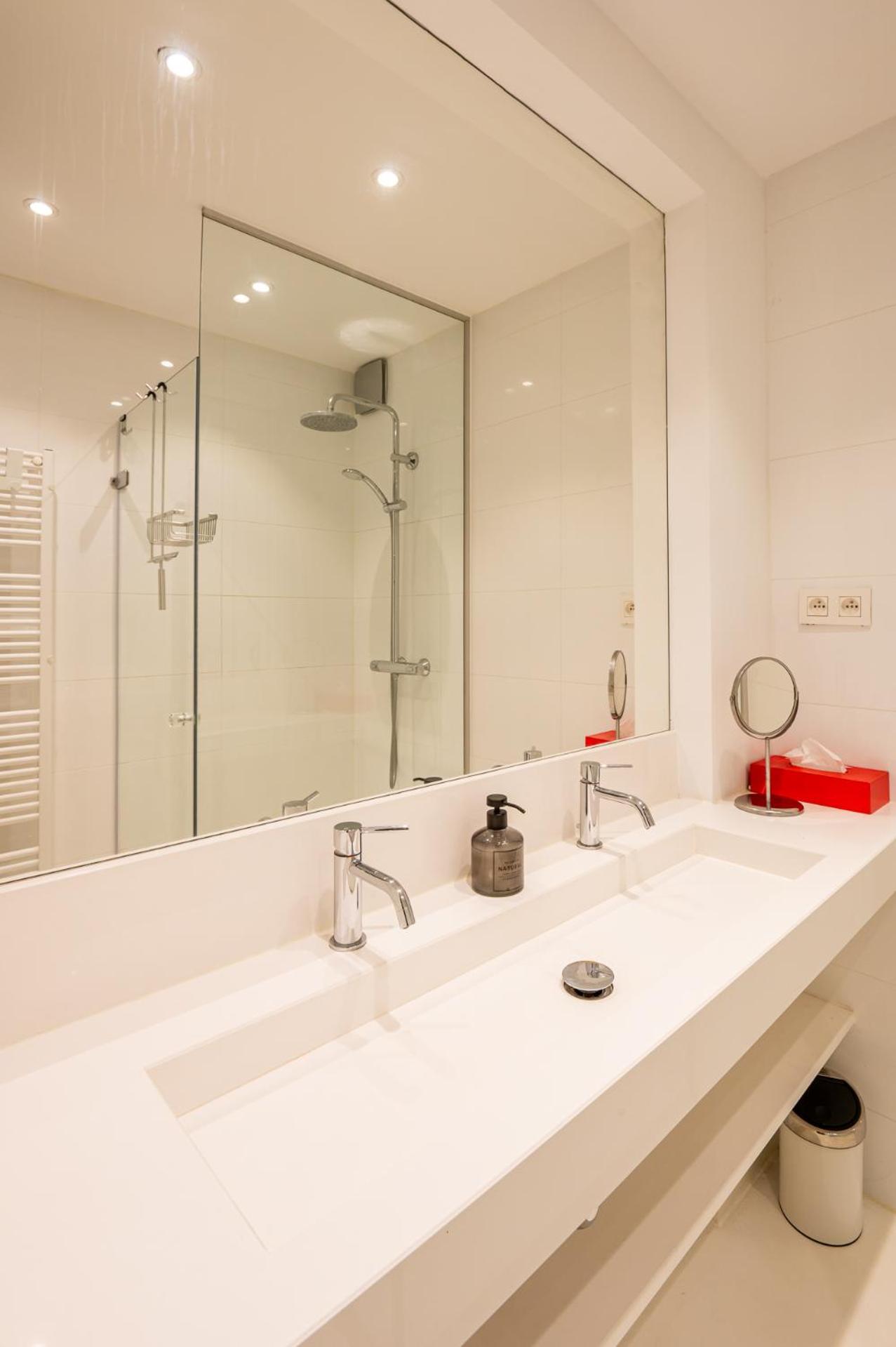 Eliza - Luxurious Apartment With Stunning Sea Views Остенде Екстериор снимка