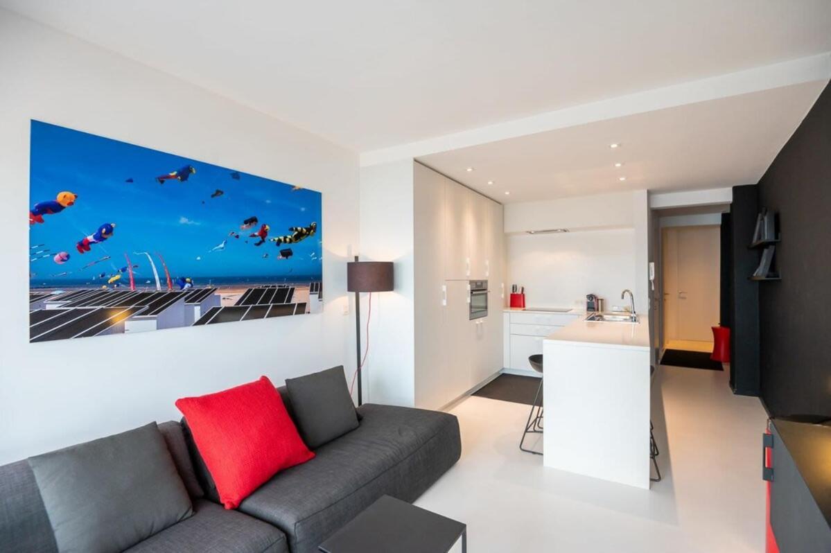 Eliza - Luxurious Apartment With Stunning Sea Views Остенде Екстериор снимка